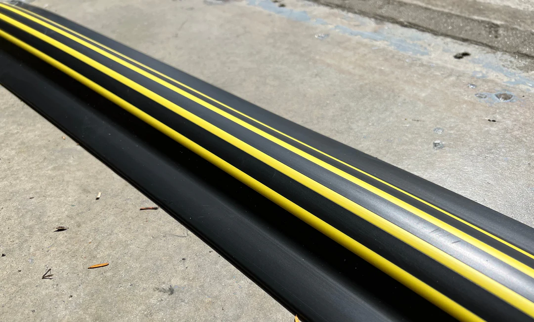 Regnvandsstop til garageport – 30 mm høj – 6,17 meter sæt inkl. 2 stk. lim
