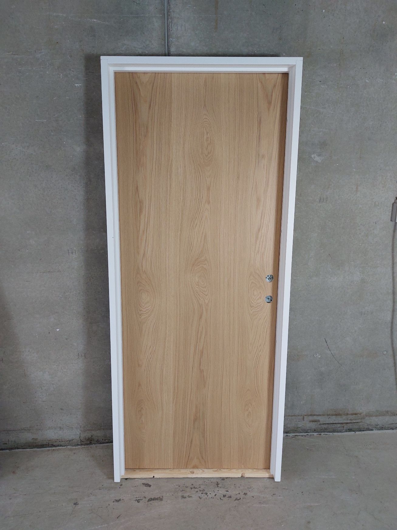 Kompakt dør med lakeret egetræsfiner,88,6x209,7, 126mm karm