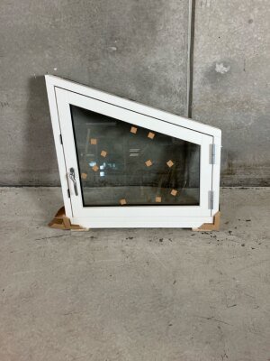 Sidehængt vindue, 80x79cm