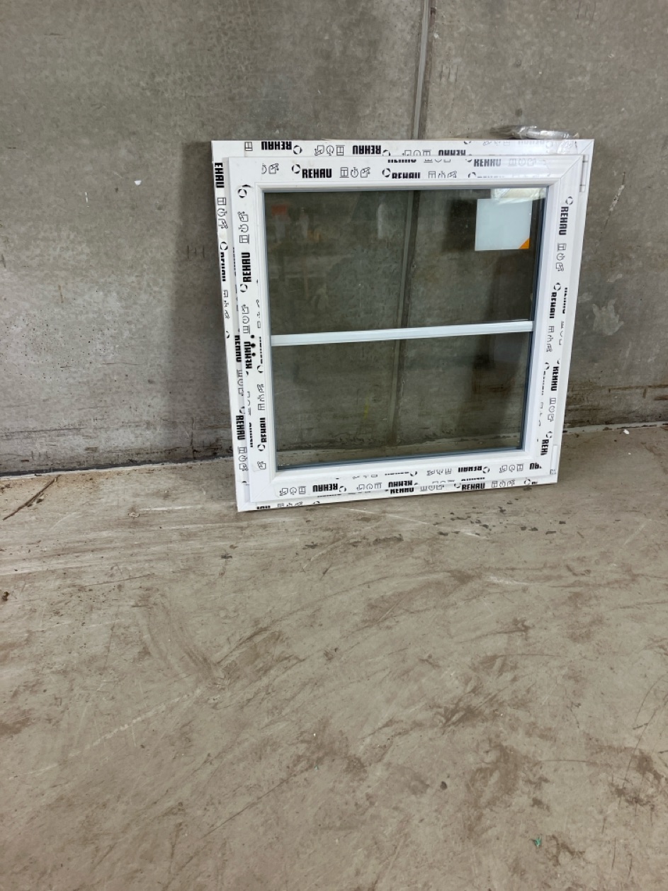 Dreje-kip vindue i plast med 2-lags energirude, 88,3x88,3