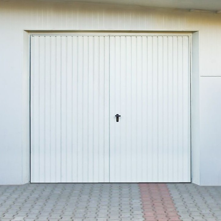 Dobbelt garagedør i stål, lodrette spor (design selv)