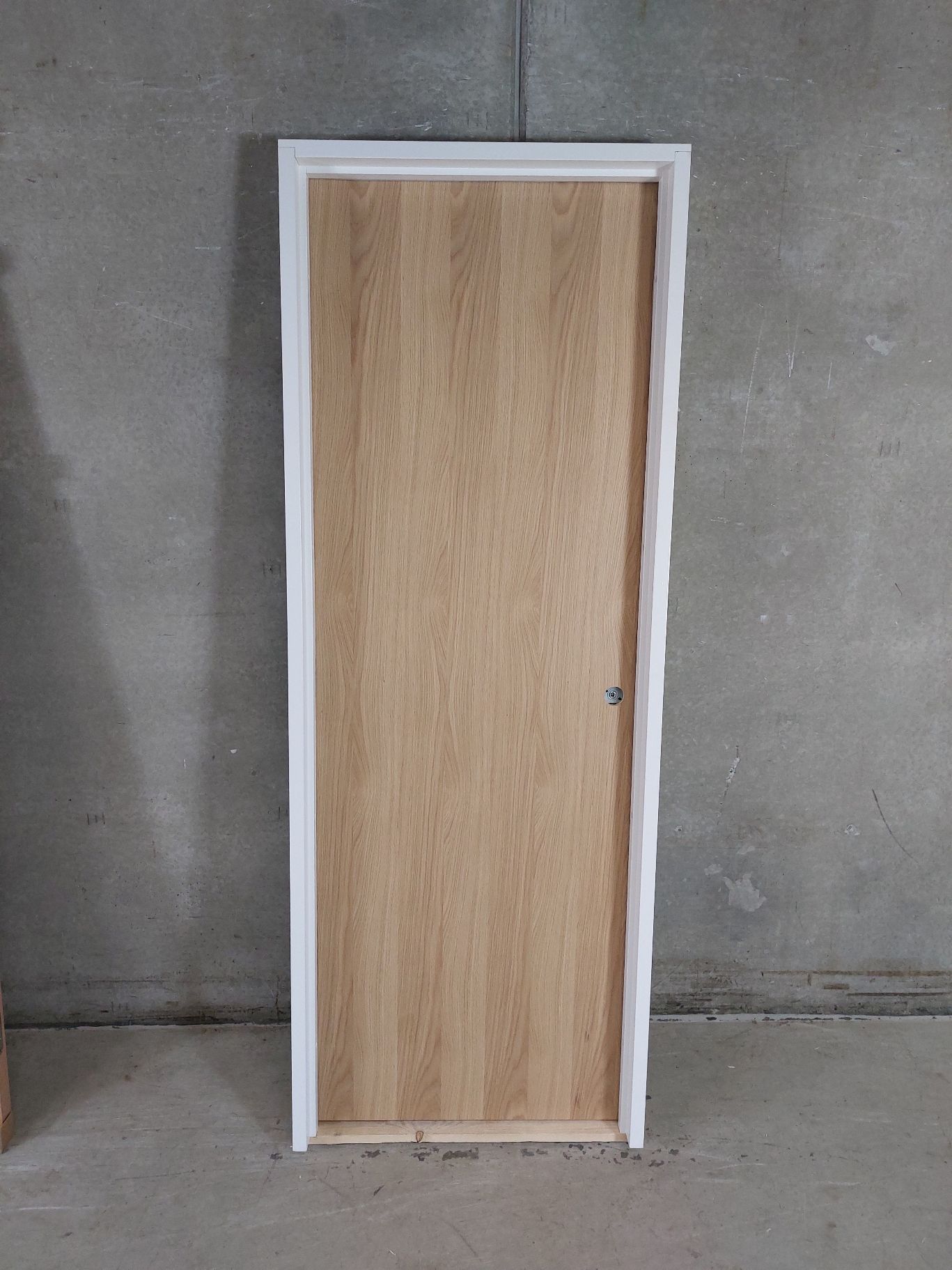 Kompakt dør med lakeret egetræsfiner, 75,2 x 202,5, 120mm karm