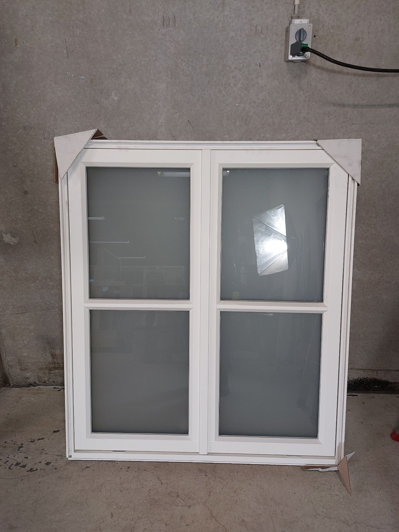 Bondehusvindue i træ med 4 stk. 2-lags energiruder satinmateret, 99,5 x 112,5
