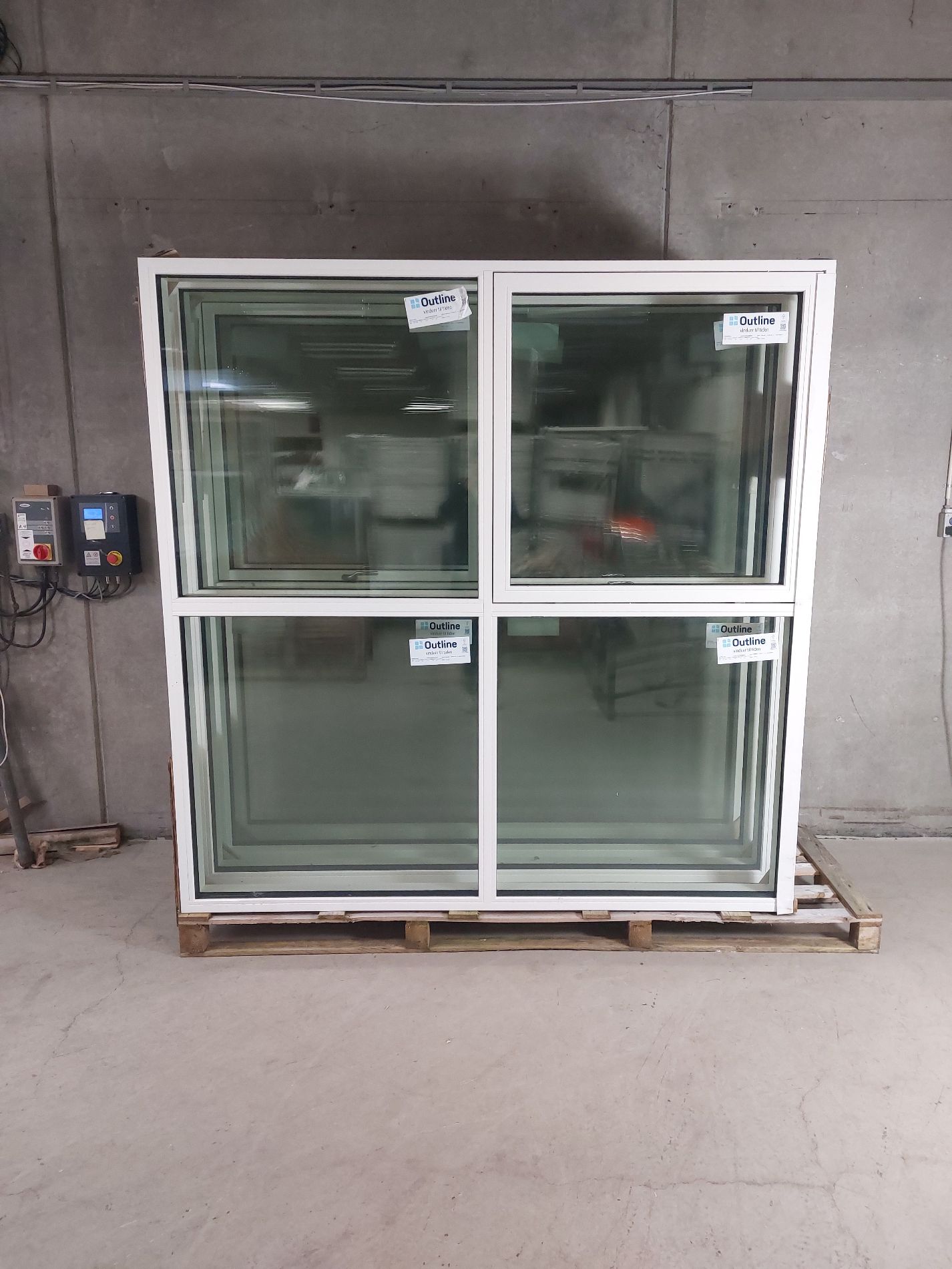 Vinduesparti i træ/alu med 3-lags energiruder, 209,8 x 211,8