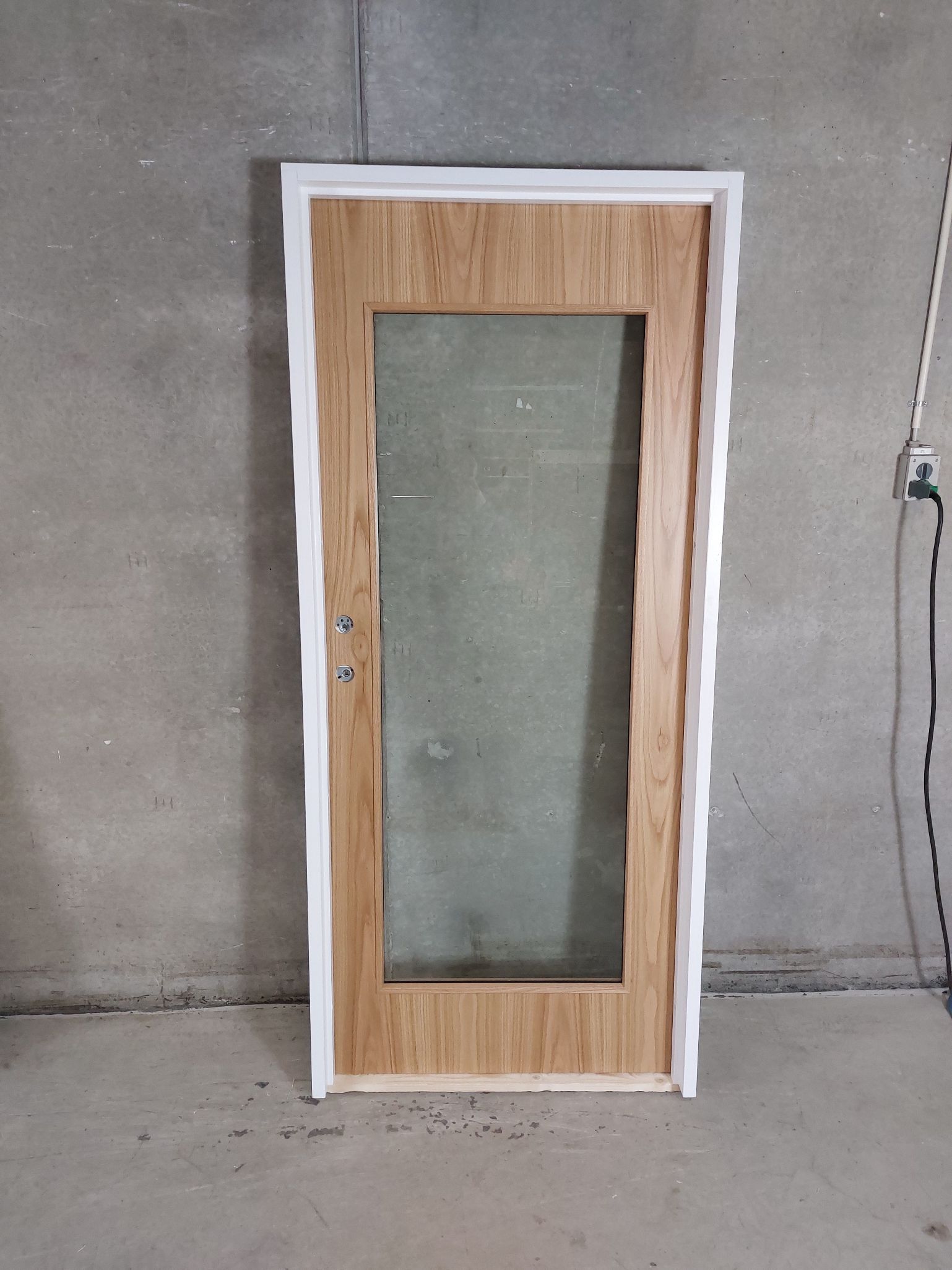 Kompakt dør med lakeret egetræsfiner, 88,3x198,7, 120mm karm