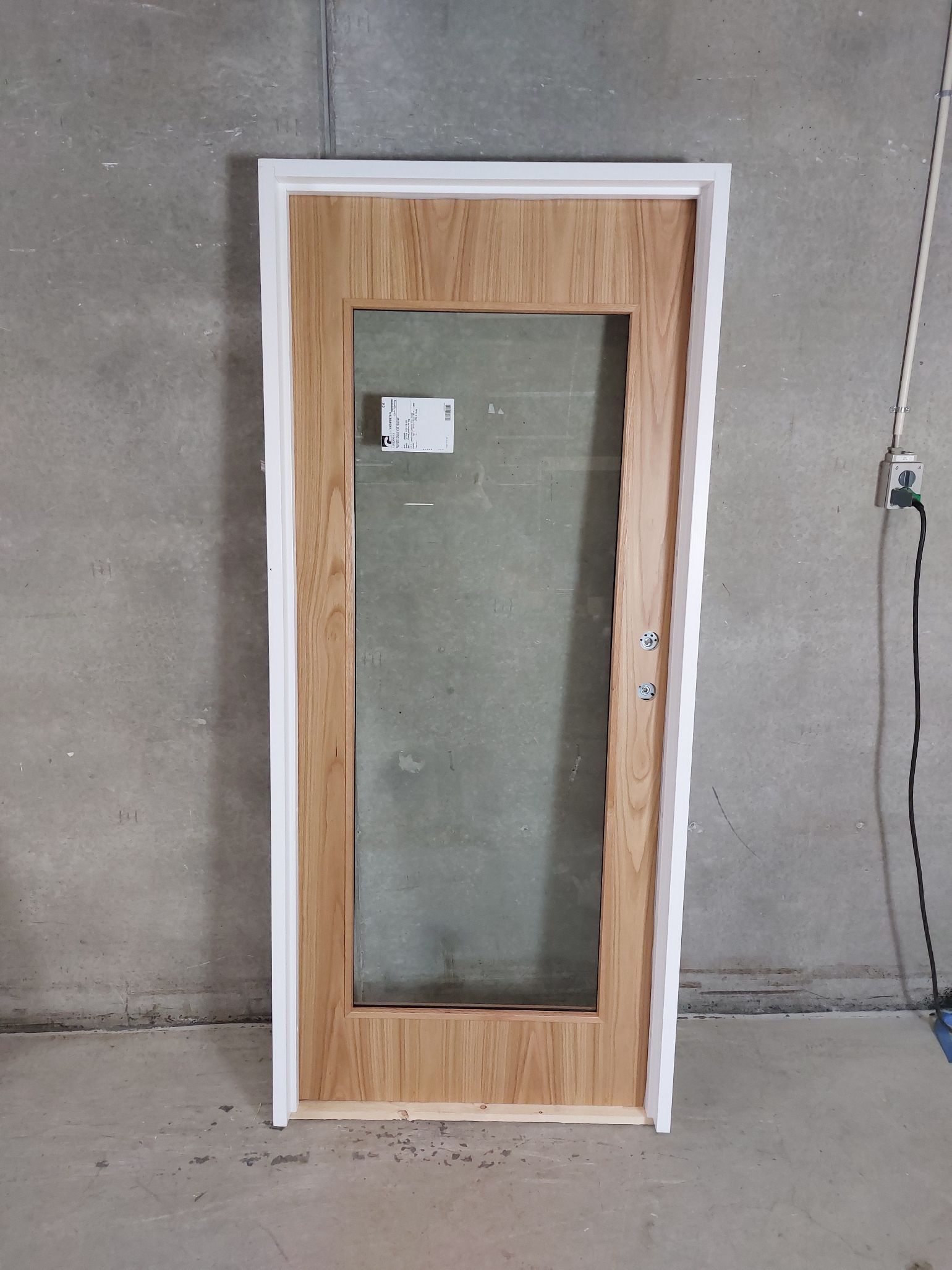 Kompakt dør med lakeret egetræsfiner, 87,6x200, 120mm karm