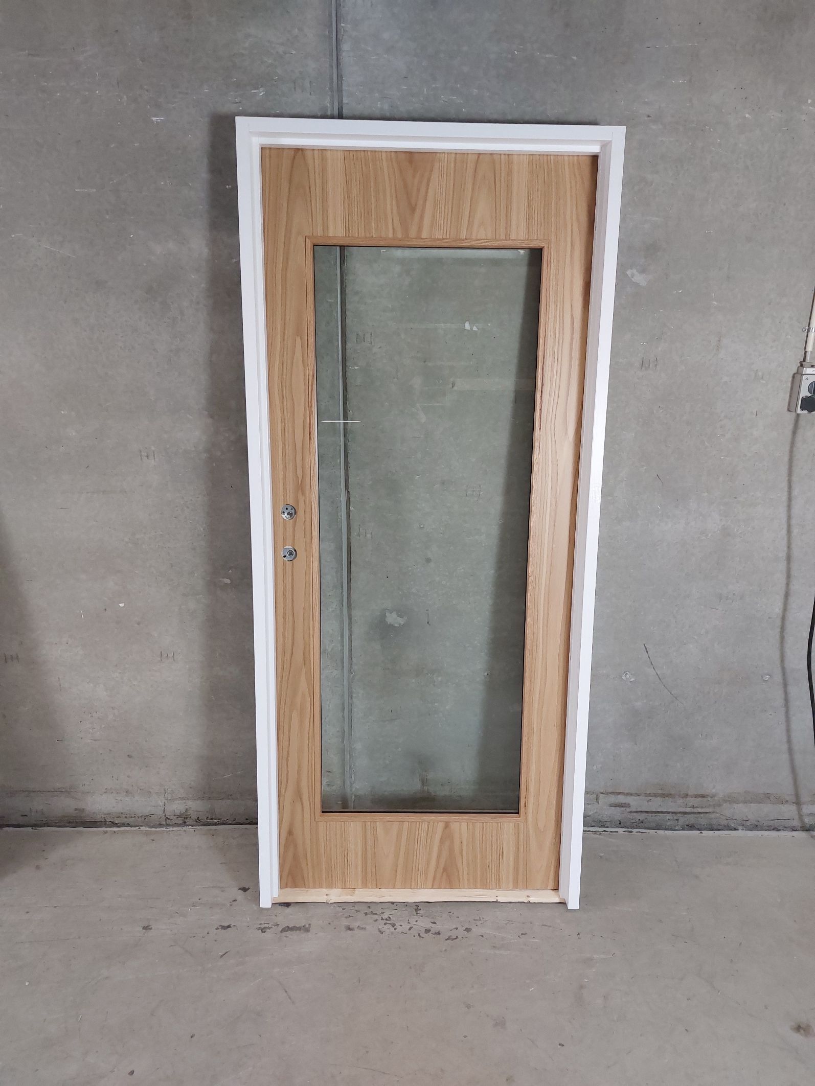 Kompakt dør med lakeret egetræsfiner, 87,9x199,3, 120mm karm, venstre