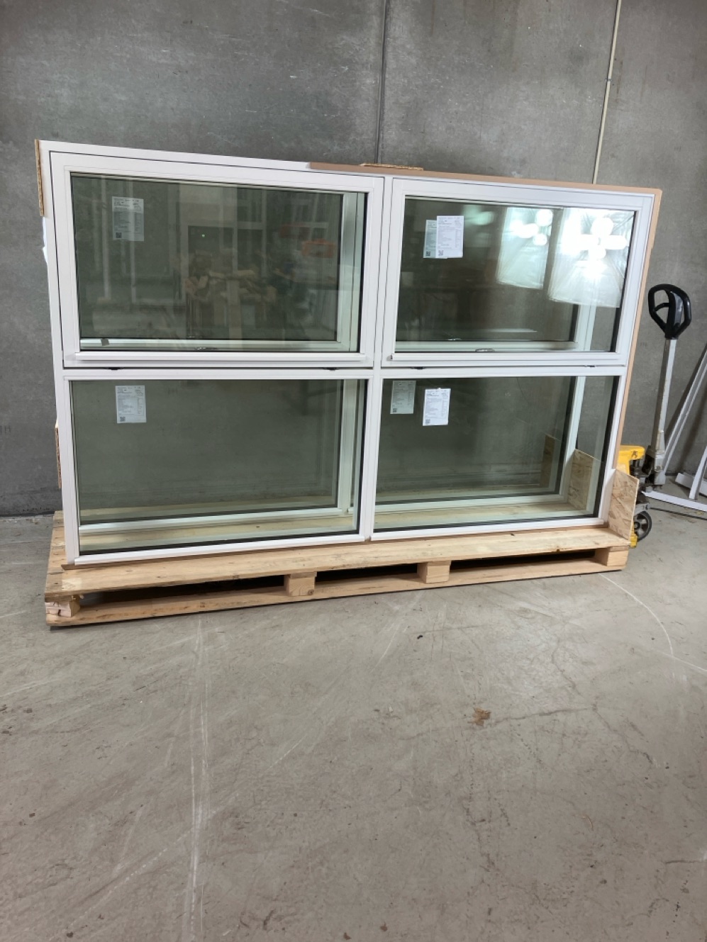 2-fags fast karm topstyret vindue i træ, 3 lag energi, 233 x 146 cm