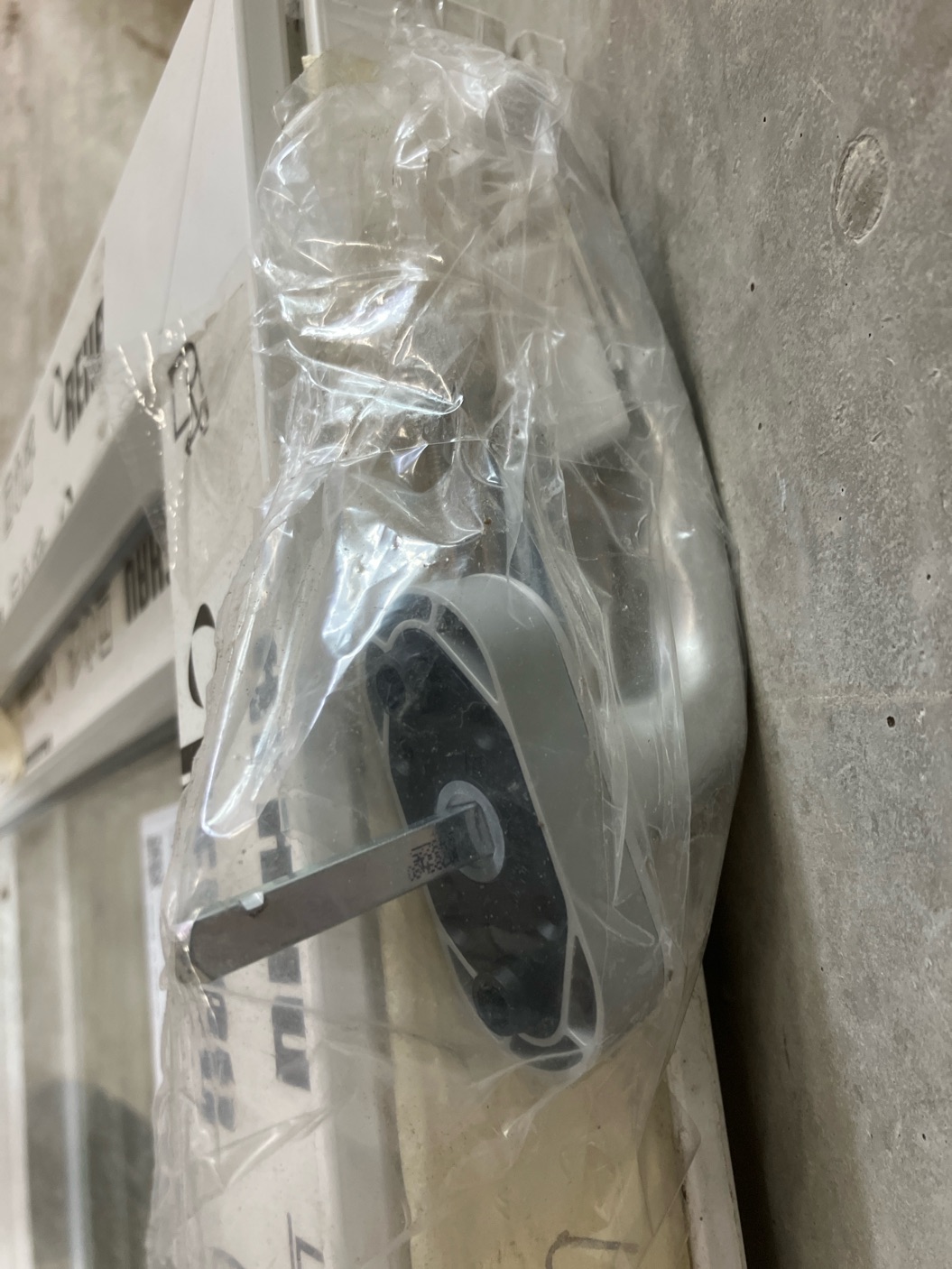 Dreje-kip vindue i plast med 2-lags energirude, 88,3x88,3