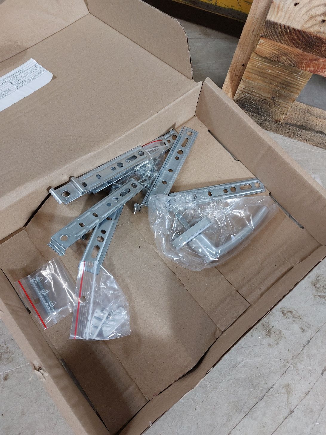 Dreje-kip vindue i plast med 3-lags energirude, 79 x 69,6